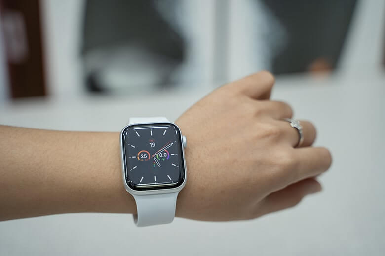 Apple Watch Series 6 màu bạc (vỏ nhôm hoặc vỏ thép không gỉ)
