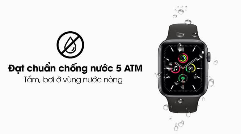 Apple Watch SE và  Apple Watch Series 6 đều có tính năng chống nước 50m