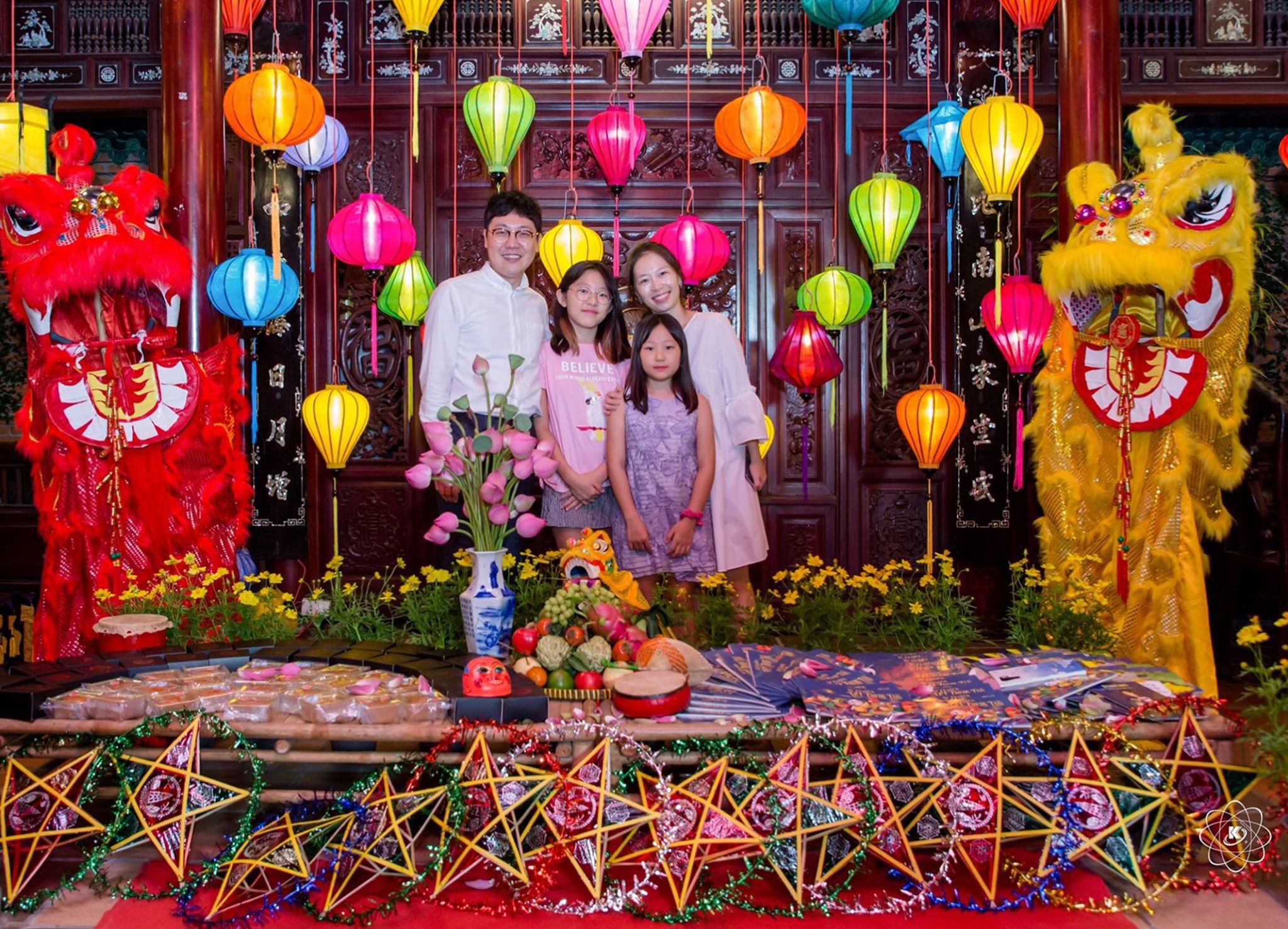 Trung Thu, Tết Đoàn viên: Trung Thu và Tết Đoàn Viên là hai lễ hội quan trọng nhất trong năm của người Việt. Những bức ảnh về hai lễ hội này được thể hiện bằng những hình ảnh ấn tượng, đầy sáng tạo và toát lên nét đẹp văn hóa Việt Nam. Hãy cùng điểm qua những bức ảnh đẹp nhất của hai lễ hội này.