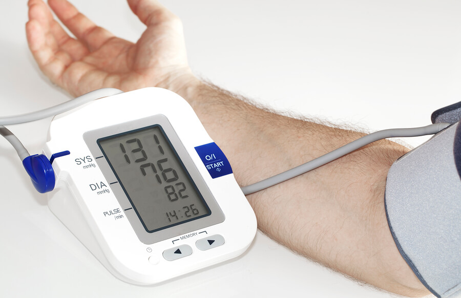 Máy đo huyết áp là thiết bị y tế cần thiết trong các gia đình
