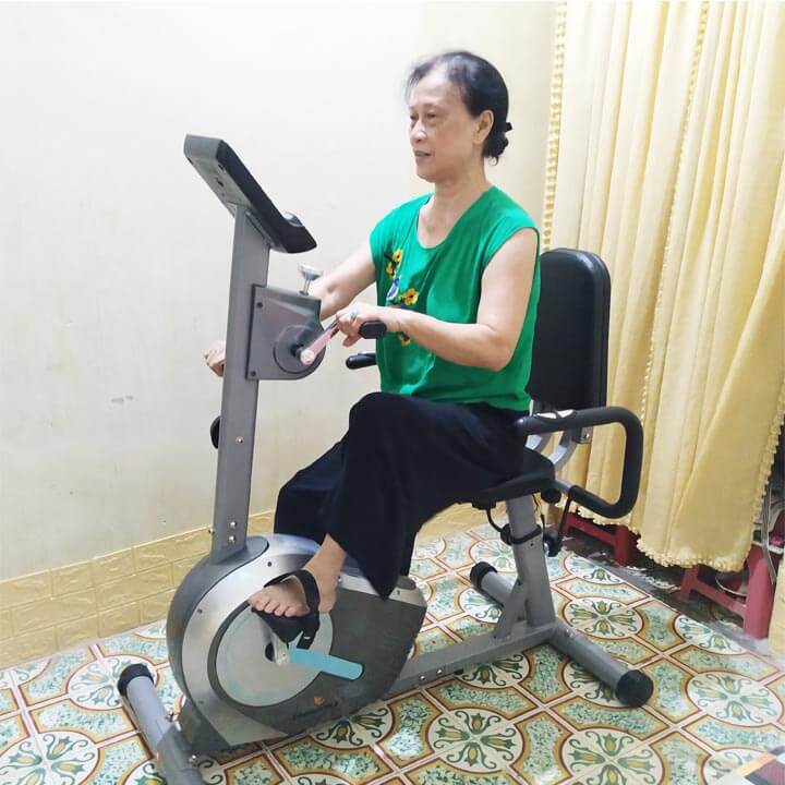 Xe đạp tập phục hồi chức năng tốt cho người già