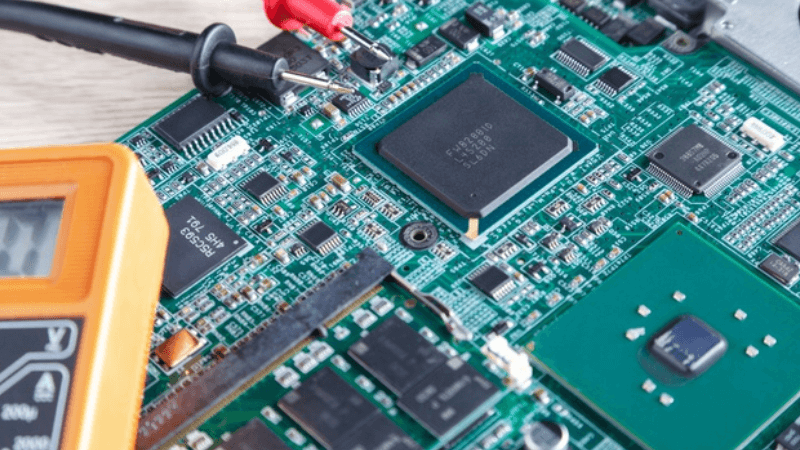Mainboard bị hỏng, board cao áp bị lỗi cũng là nguyên nhân khiến laptop không lên màn hình