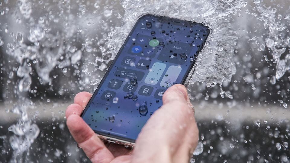 Các dòng iPhone 12 có khả năng chống nước tốt nhất