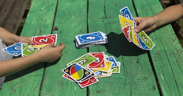 Cách chơi Uno với nhiều người chơi hơn 7?
