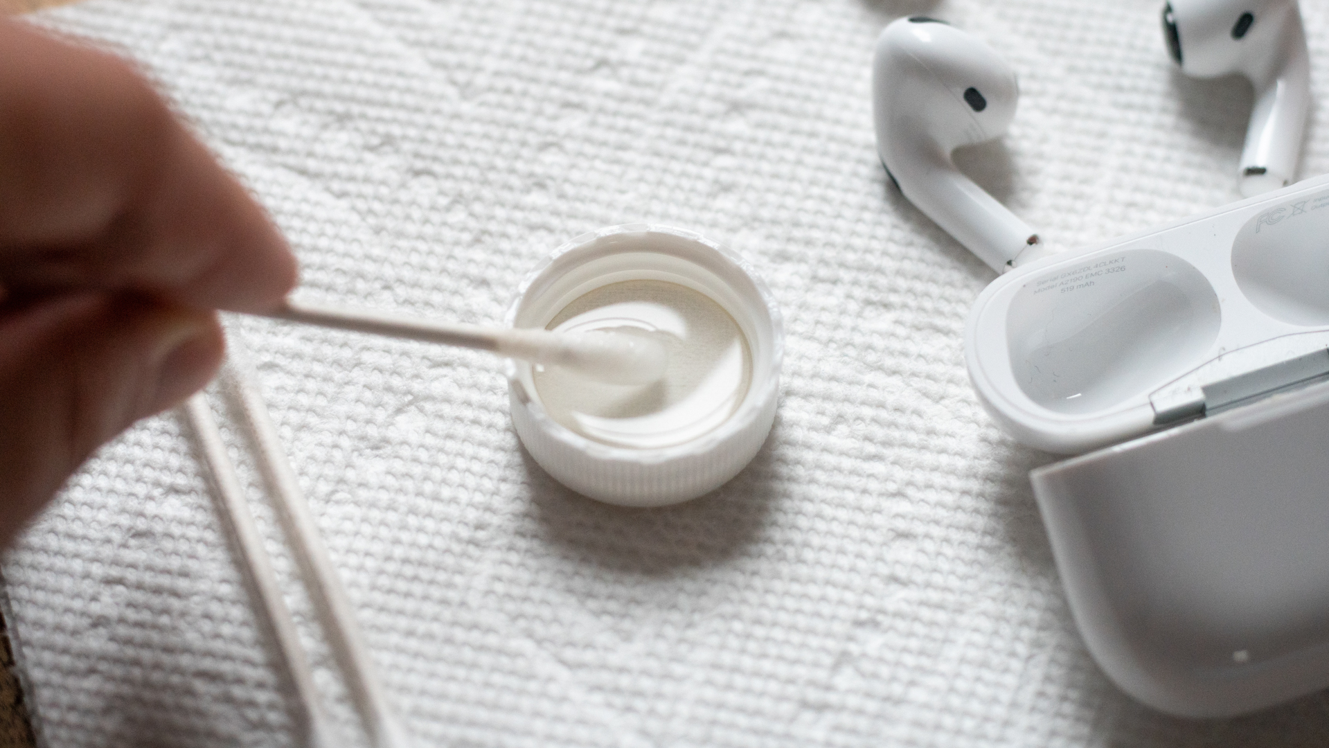 Cách sửa lỗi tai nghe AirPods không nghe được 1 bên