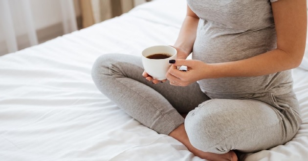 Bầu uống cà phê được không
