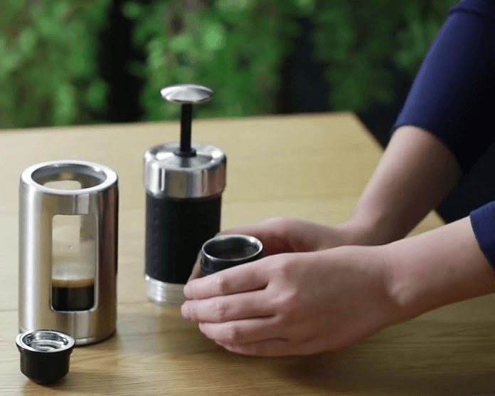 Máy pha cafe cầm tay mini phù hợp với dân văn phòng