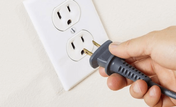 Tắt tivi và rút dây điện để khắc phục tivi bị mất bàn phím ảo