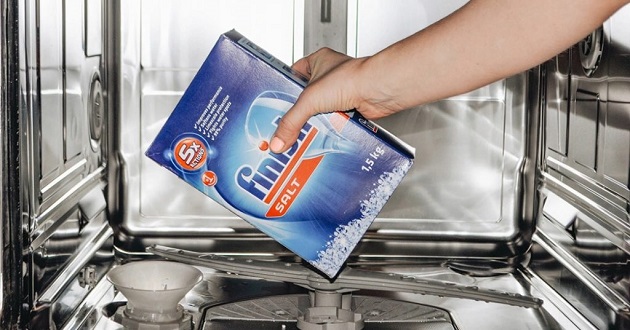 Cách cho muối rửa bát vào máy rửa chén