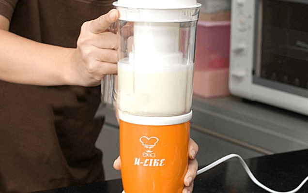 Cách đánh bọt cafe bằng máy xay sinh tố