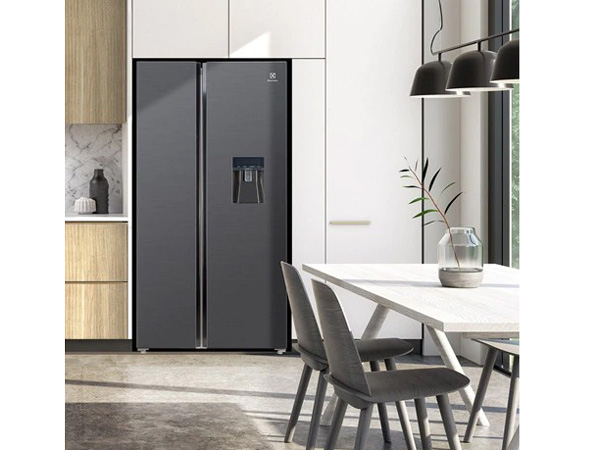 Tủ lạnh Hitachi và tủ lạnh Electrolux đều sở hữu kiểu dáng hiện đại, đường nét thiết kế tinh tế