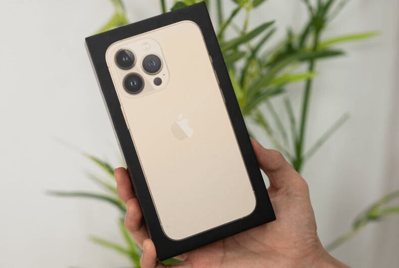 Phiên bản iPhone 13 màu vàng đồng