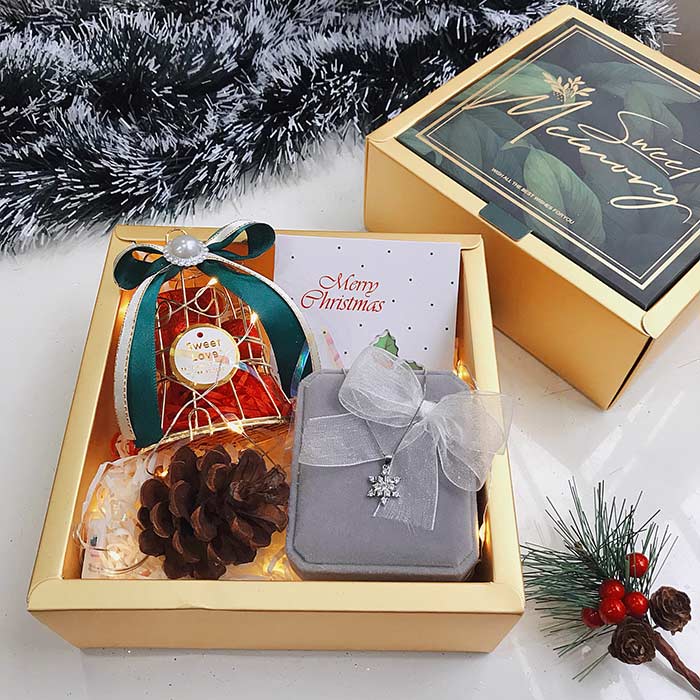 Tặng quà dịp Noel cho đồng nghiệp