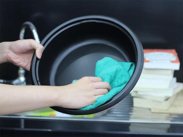 Cách vệ sinh nồi lẩu nướng 2 trong 1