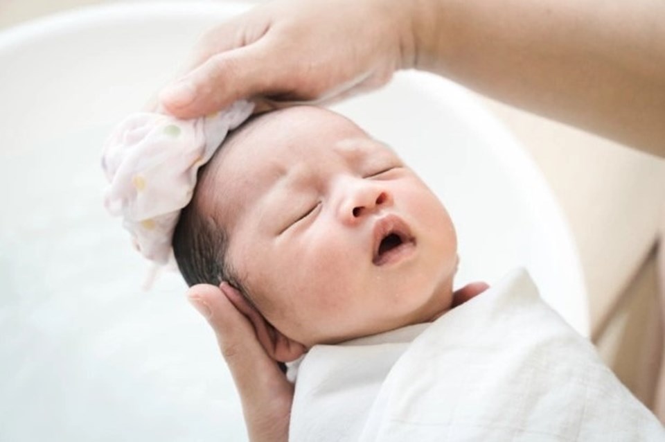 Tắm cho trẻ sơ sinh vào ngày trời lạnh cần lưu ý gì?