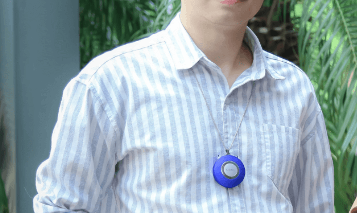 Máy lọc không khí đeo cổ Karofi