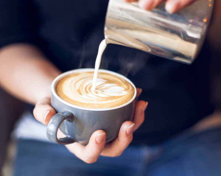 Cách pha cà phê Flat White với cà phê Espresso đã được pha sẵn