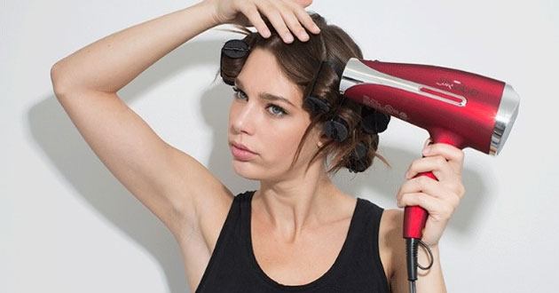 4 cách giúp mái tóc xoăn vào nếp mà không cần ra tiệm