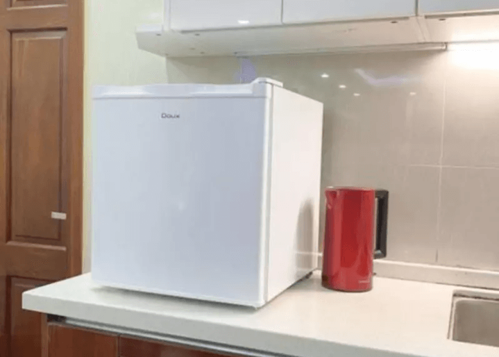 Tủ lạnh mini Doux của nước nào?