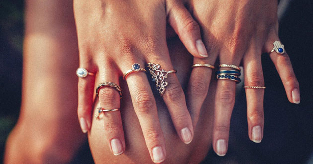 Ý nghĩa đeo nhẫn ngón giữa tay trái ở nữ giới và cách đeo đẹp