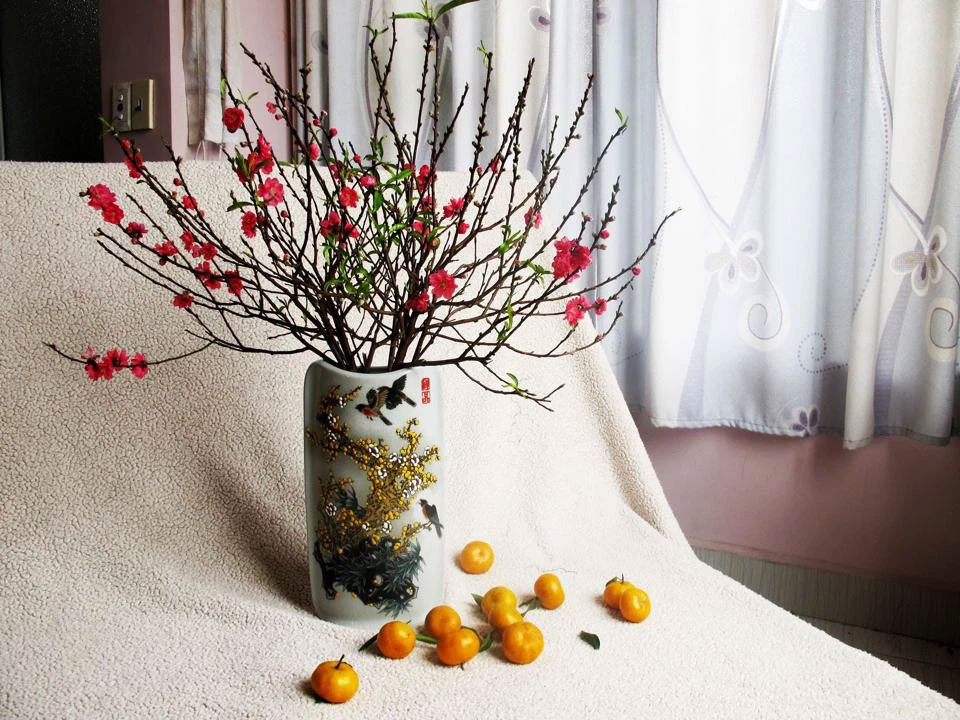 Cách cắm cành hoa đào tươi lâu, đẹp nghệ thuật ngày Tết - META.vn