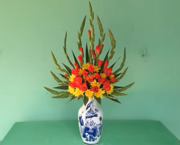 3 Cách cắm hoa lay ơn và cúc ngày Tết đẹp, tươi lâu - META.vn