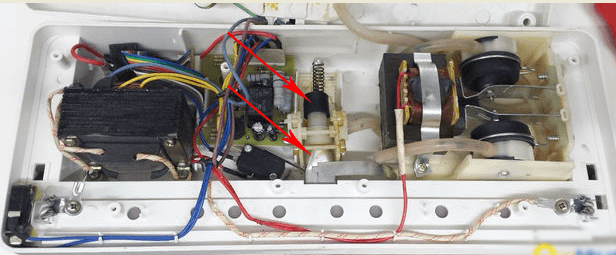 Tháo máy để vệ sinh bên trong thiết bị