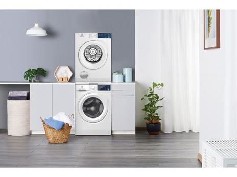 Dòng máy sấy quần áo Electrolux 2022 có thể xếp chồng