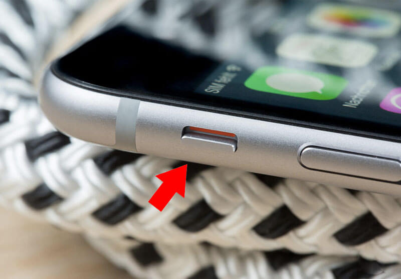Tắt âm chụp ảnh iPhone bằng cách bật công tắc im lặng