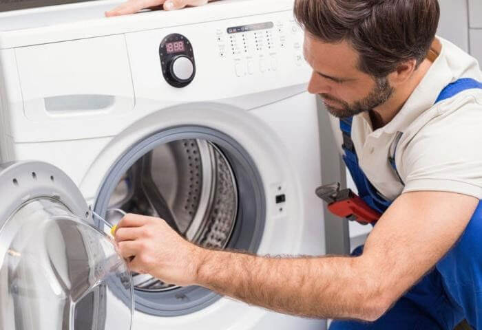 Thay mới hoặc sửa chữa bo mạch điều khiển để xử lý mã lỗi DC trên máy giặt Samsung 