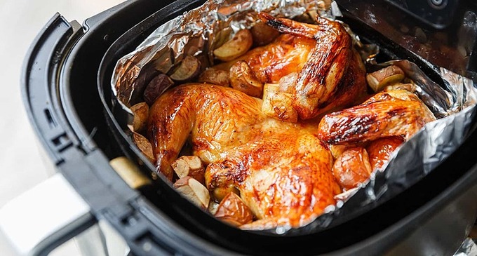 Lưu ý khi dùng giấy bạc trong nồi chiên không dầu