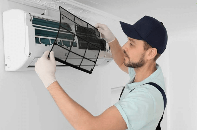 Vệ sinh điều hòa để khử mùi hôi điều hòa mới