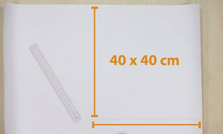 Cắt những rải dây bằng giấy có kích thước 4cm x 60cm và 1 vài dải giấy có kích thước 3cm x 25cm