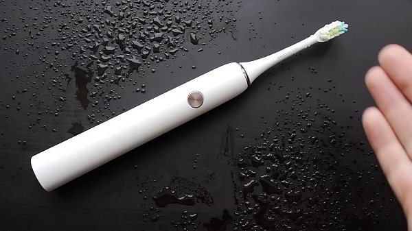 Mang bàn chải điện lên máy bay như thế nào?