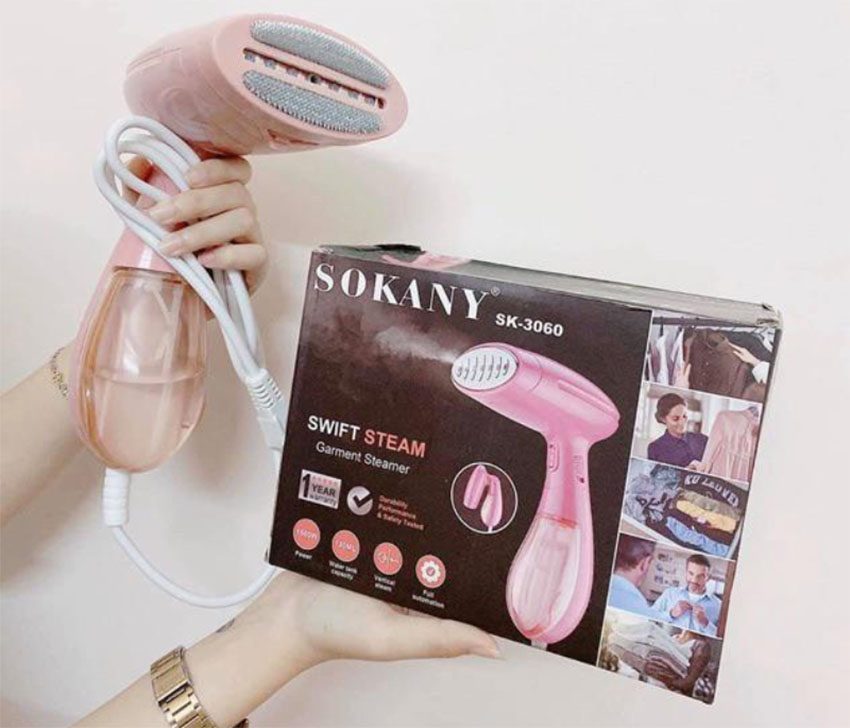 Có được mang bàn ủi lên máy bay không?