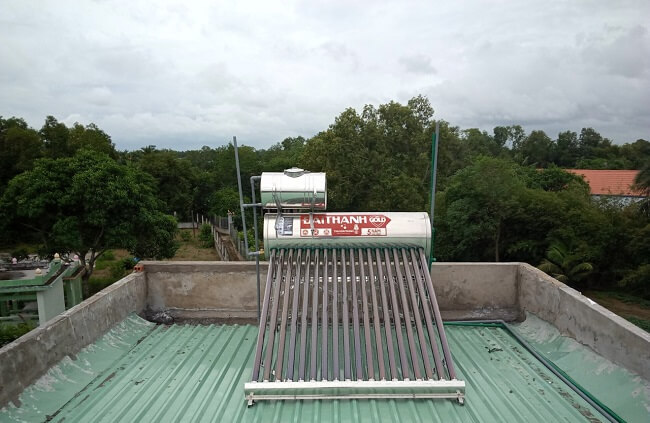 Lắp thêm bình nước phụ Lắp thêm bình nước phụ