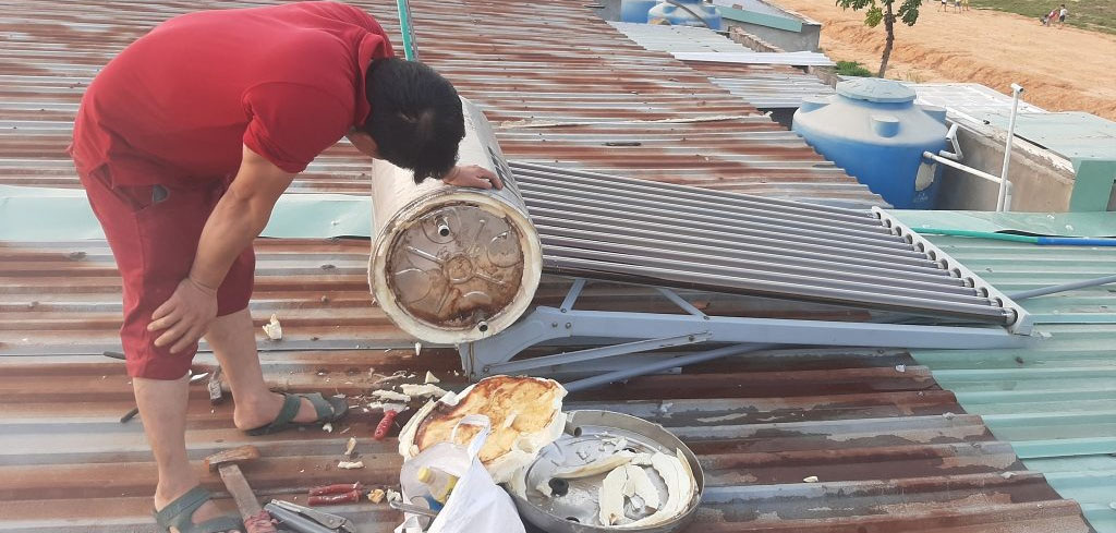 Máy năng lượng mặt trời không nóng do bị bám bẩn
