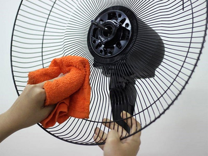 Vệ sinh quạt thường xuyên là cách giúp quạt mát hơn