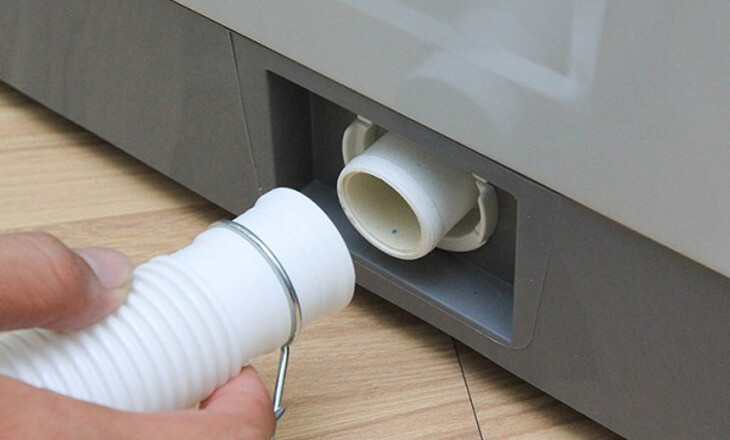 Kiểm tra lại vị trí lắp đặt của ống thoát nước