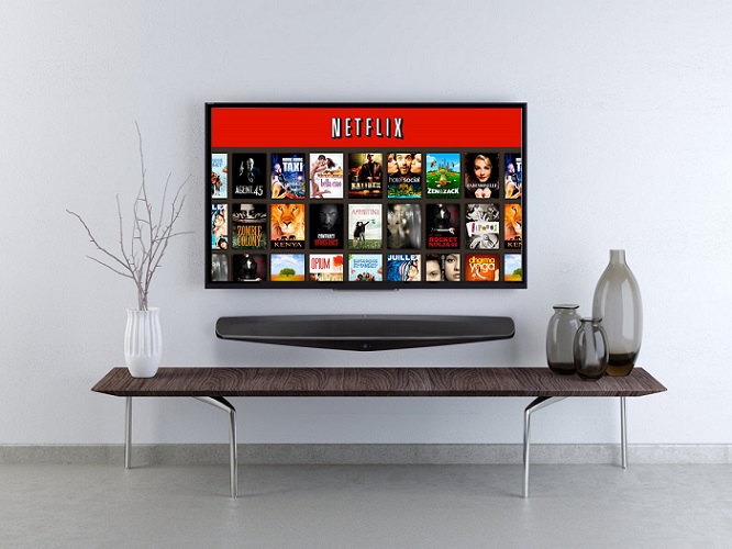 TV treo tường với loa soundbar hiện đại