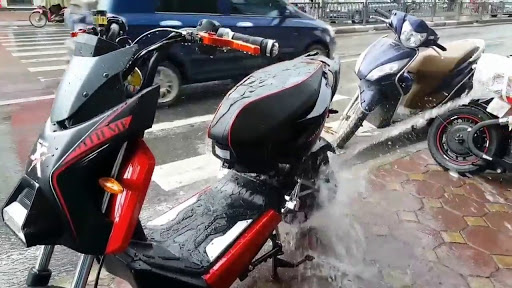 Xe điện có thể rửa như các loại xe khác