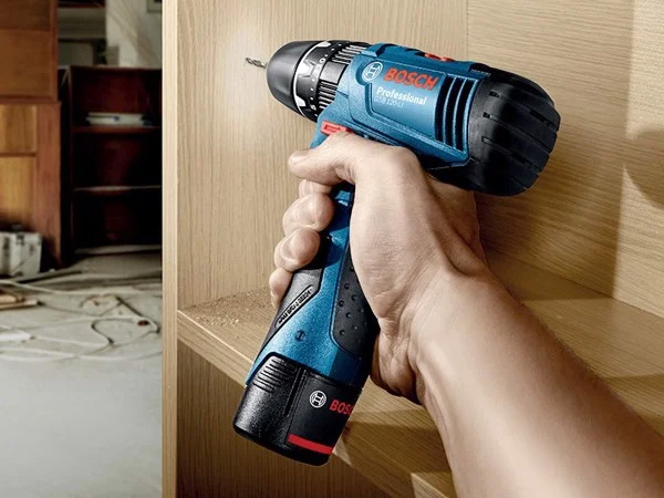 Máy khoan pin Bosch GSB 120-LI hoạt động hiệu  quả trên nhiều bề mặt khác nhau