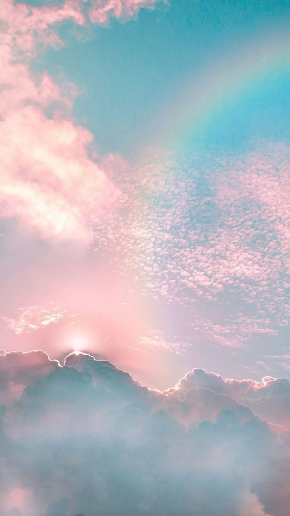 Ảnh bầu trời màu hồng đang chiếu rực rỡ trên màn trời khiến cho trái tim bạn rạo rực vì sự đẹp mê hồn của nó. Những sắc hồng tinh tế kết hợp cùng những tia nắng được phản chiếu trên bầu trời tạo nên một bức tranh đầy mê hồn và đẹp đến kinh ngạc. Hãy cùng tìm hiểu và khám phá những bức ảnh bầu trời màu hồng cực kỳ nghệ thuật.