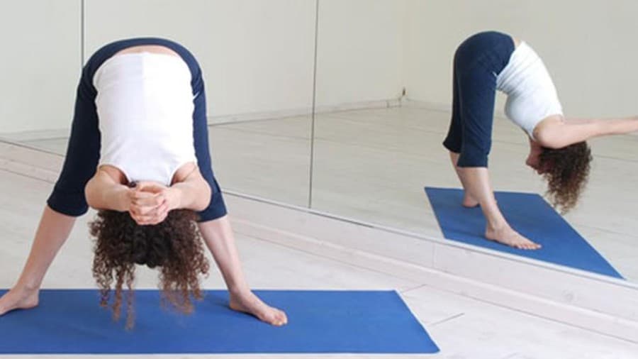 Bài tập yoga cho vòng 1: Tư thế đôi cánh thiên thần Bài tập yoga cho vòng 1: Tư thế đôi cánh thiên thần