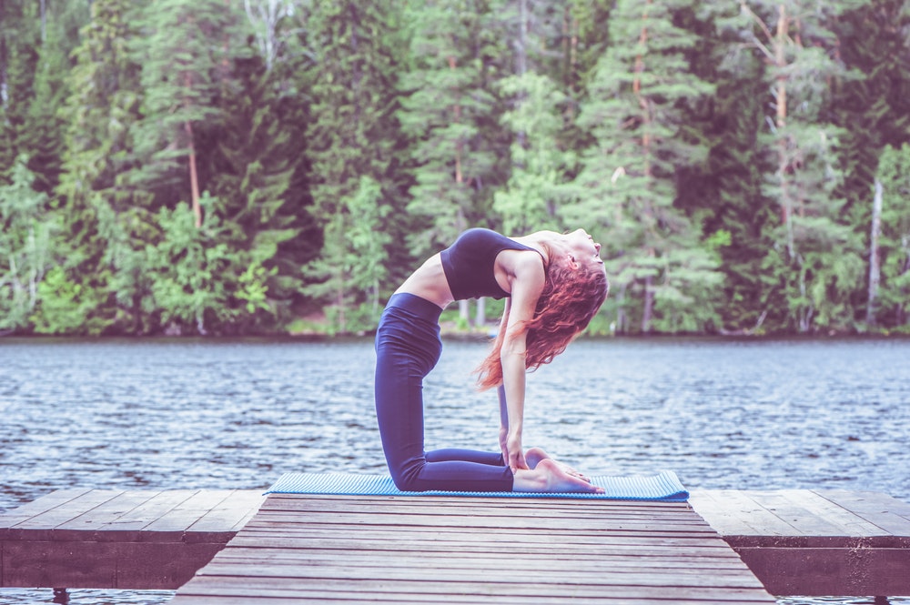 Bài tập yoga giúp tăng vòng 1: Tư thế lạc đà Bài tập yoga giúp tăng vòng 1: Tư thế lạc đà