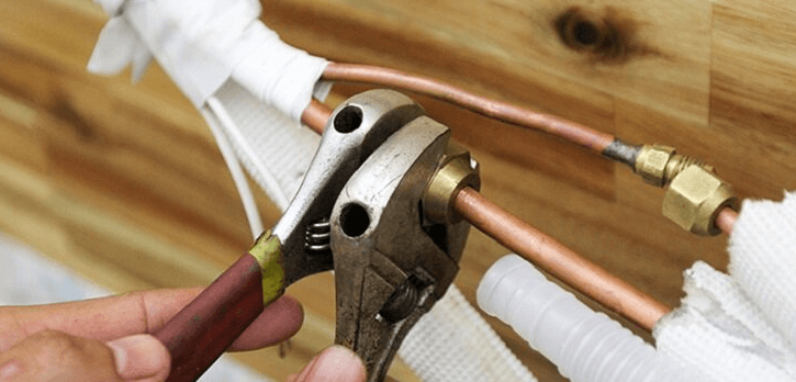 Lỗi EC điều hòa Funiki do đường ống dẫn gas bị méo hoặc bị gập
