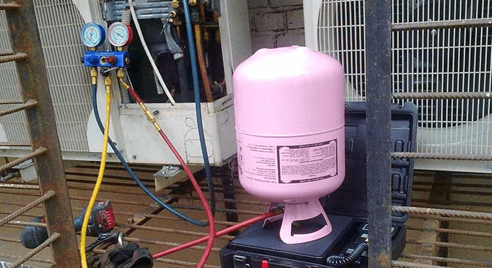 Nạp gas nếu điều hòa Funiki bị lỗi EC do điều hòa ít gas hoặc hết gas