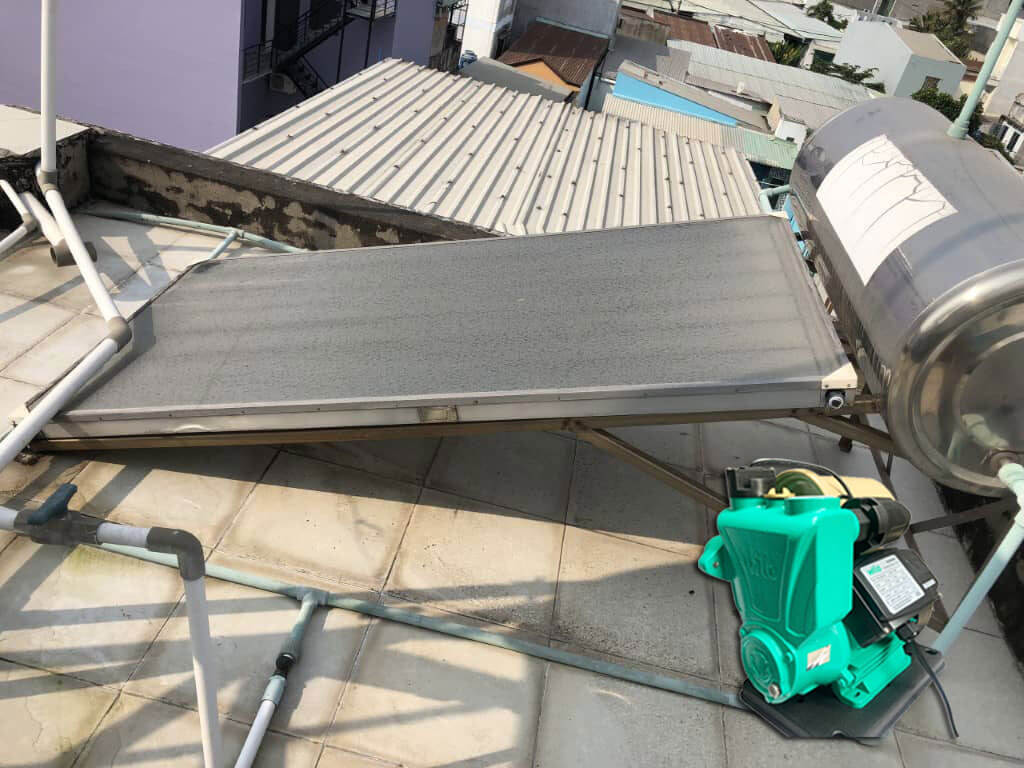 Dùng máy bơm tăng áp chịu nhiệt cho máy nước nóng để tăng áp lực nước