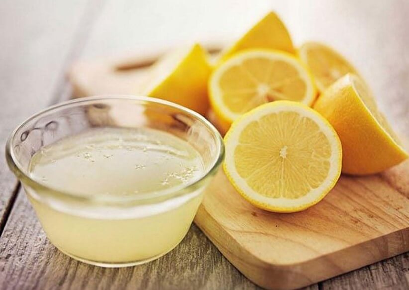 Tẩy vết ố trong tủ lạnh bằng nước chanh Tẩy vết ố trong tủ lạnh bằng nước chanh