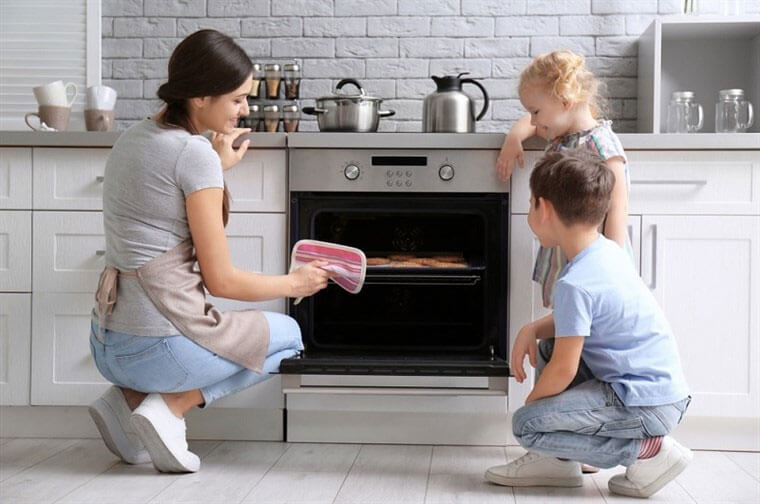 Lưu ý khi vệ sinh và sử dụng để lò nướng bền đẹp, không bị rỉ sét